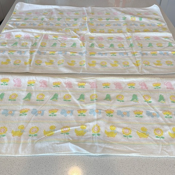 Set of two vintage Riegel duck baby flannel receiving blankets - Picture 2 of 7